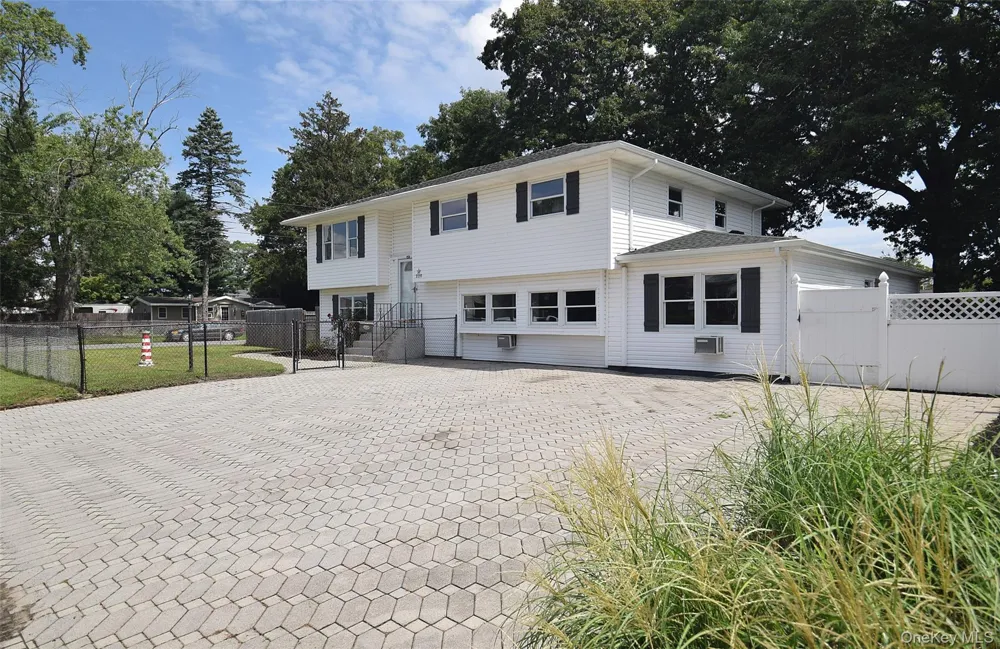 226 14th Avenue West Babylon, NY 11704