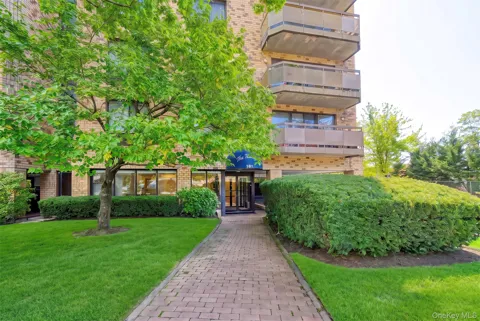 141 Great Neck Road #2H