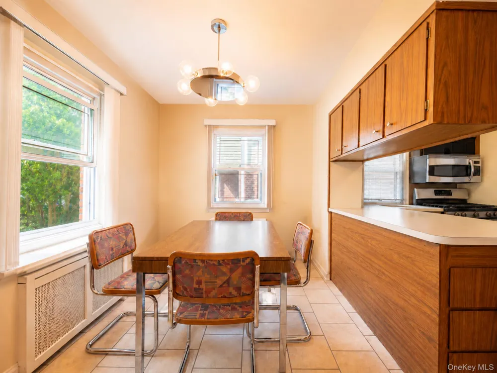 76-53 172nd Street Fresh Meadows, NY 11366