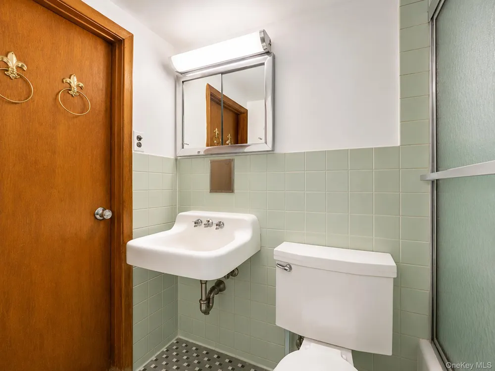 76-53 172nd Street Fresh Meadows, NY 11366
