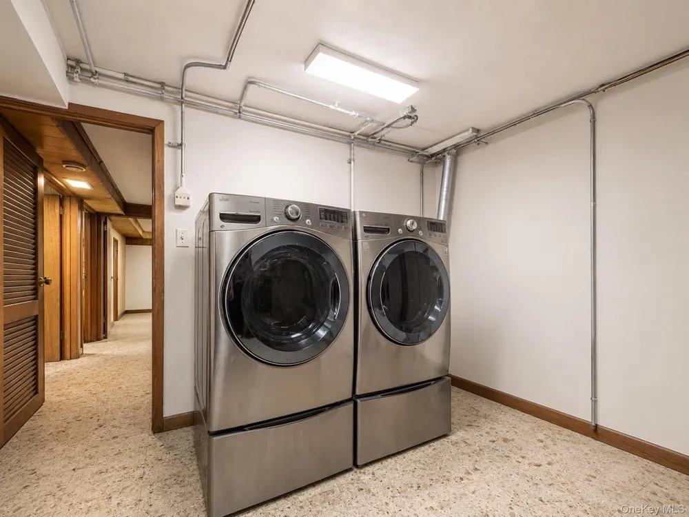 76-53 172nd Street Fresh Meadows, NY 11366