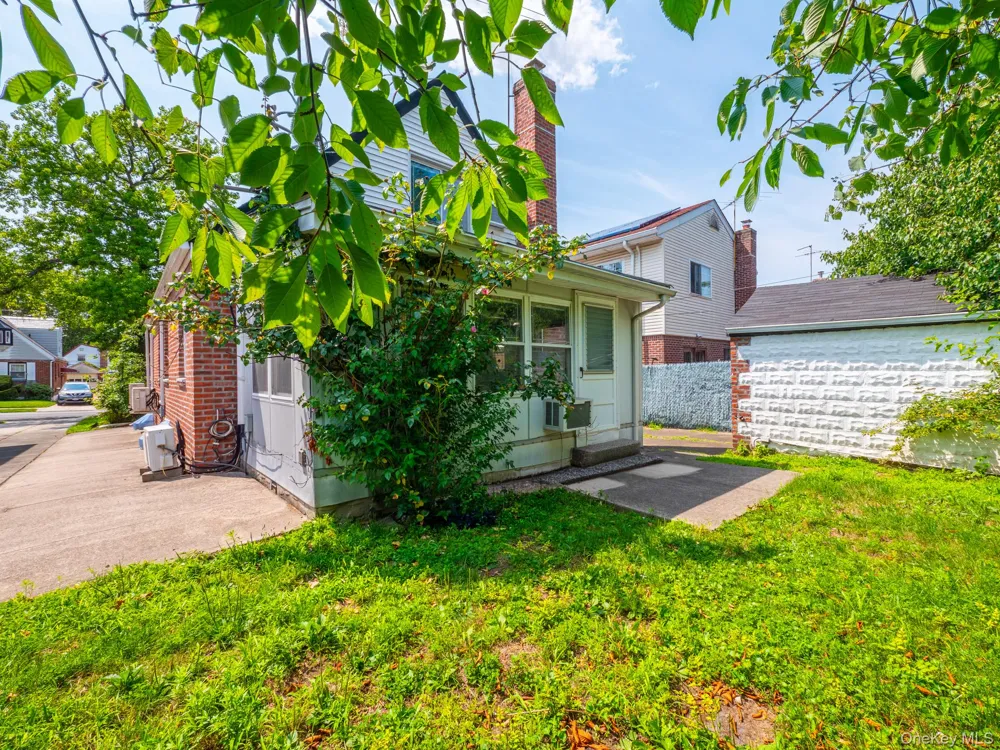 76-53 172nd Street Fresh Meadows, NY 11366