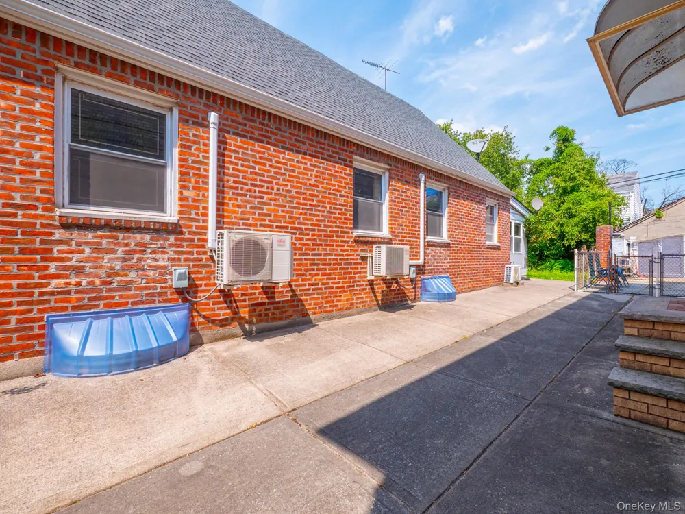 76-53 172nd Street Fresh Meadows, NY 11366