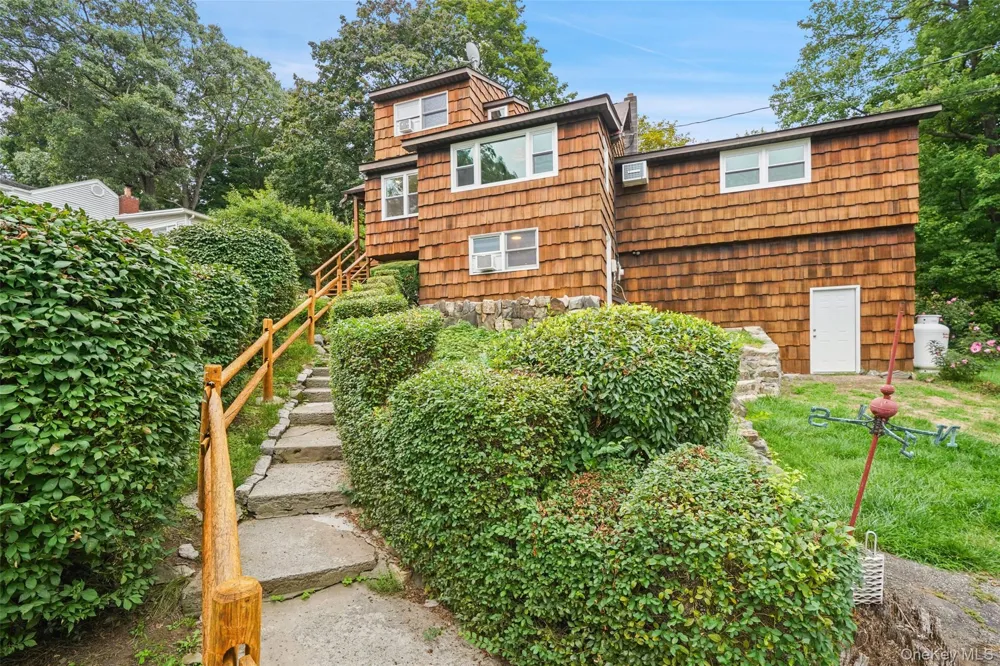 17 Mary Avenue Mahopac, NY 10541