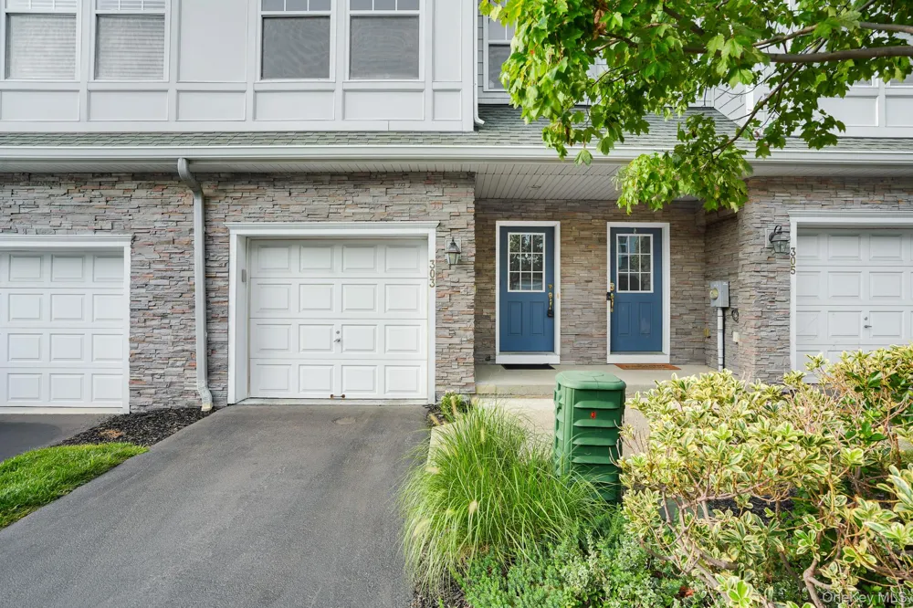 303 Bridgeview Drive Poughkeepsie, NY 12601