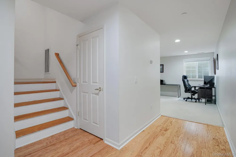303 Bridgeview Drive Poughkeepsie, NY 12601