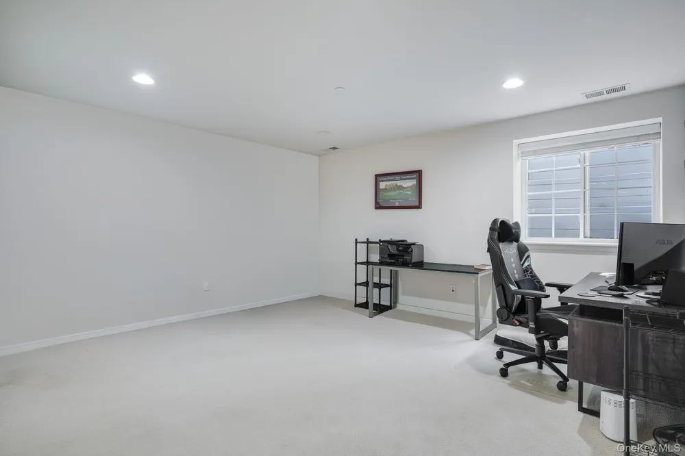 303 Bridgeview Drive Poughkeepsie, NY 12601