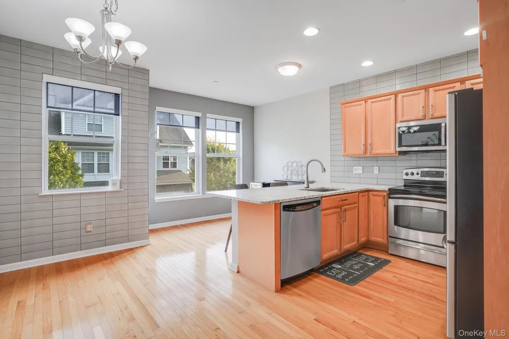 303 Bridgeview Drive Poughkeepsie, NY 12601