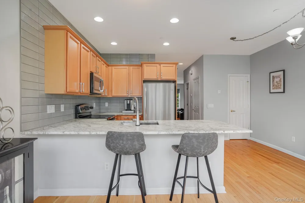 303 Bridgeview Drive Poughkeepsie, NY 12601