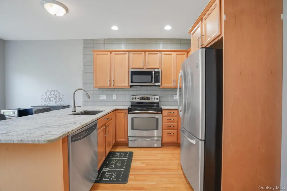 303 Bridgeview Drive Poughkeepsie, NY 12601