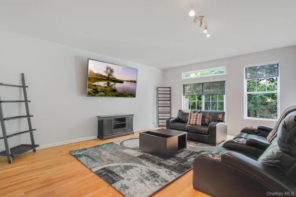 303 Bridgeview Drive Poughkeepsie, NY 12601