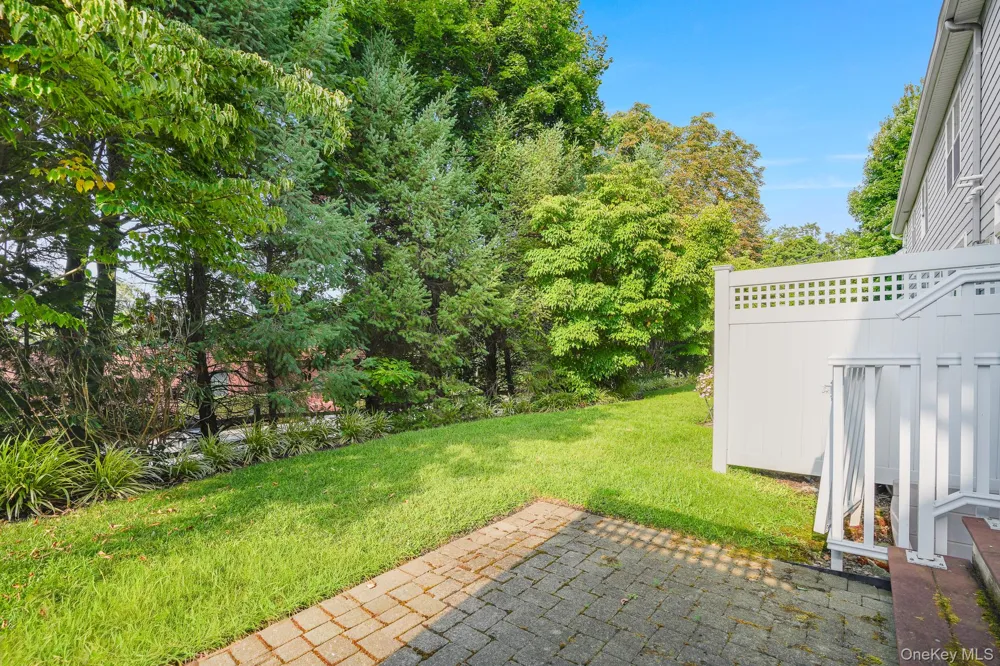 303 Bridgeview Drive Poughkeepsie, NY 12601
