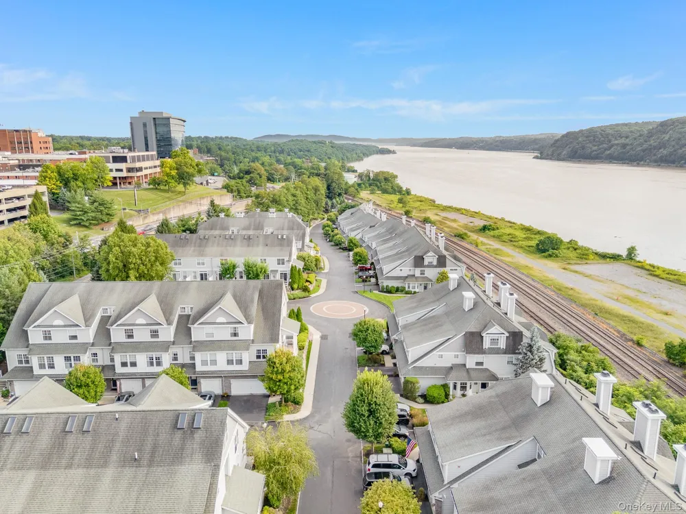 303 Bridgeview Drive Poughkeepsie, NY 12601