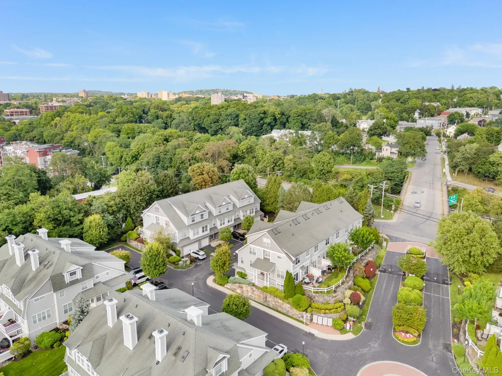 303 Bridgeview Drive Poughkeepsie, NY 12601