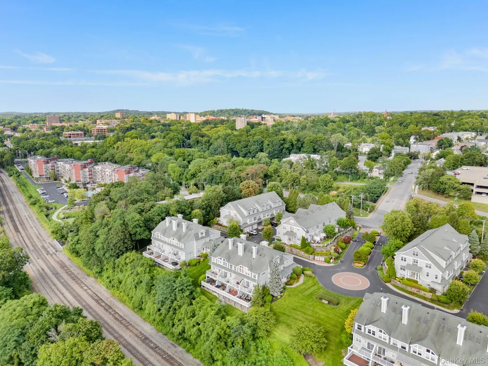 303 Bridgeview Drive Poughkeepsie, NY 12601