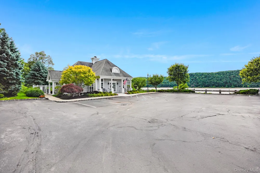 303 Bridgeview Drive Poughkeepsie, NY 12601