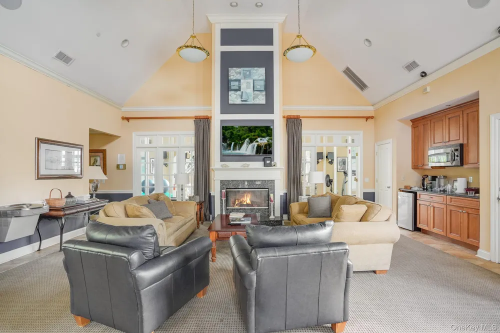 303 Bridgeview Drive Poughkeepsie, NY 12601