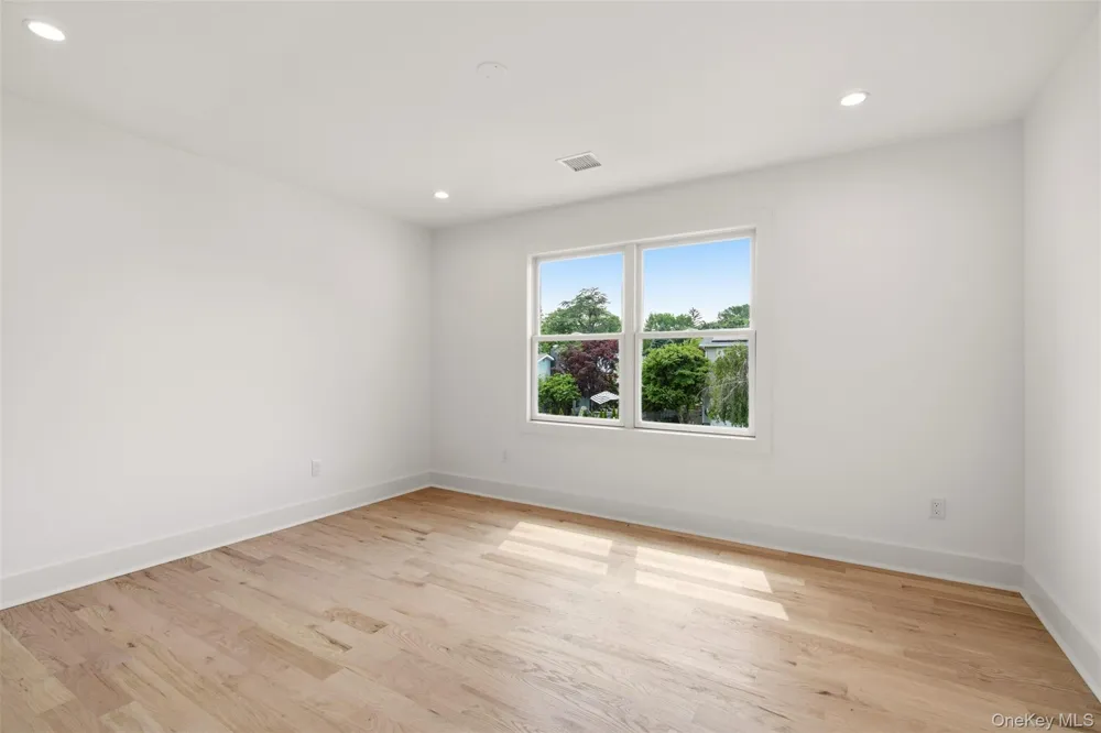 16 Otsego Place Jericho, NY 11753
