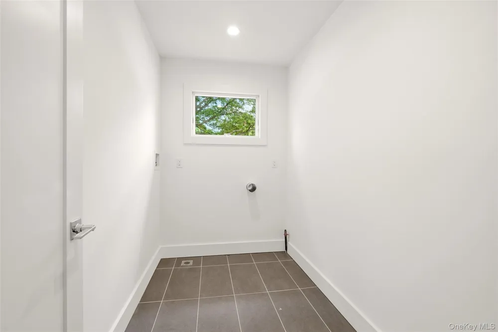 16 Otsego Place Jericho, NY 11753