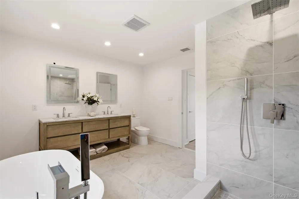 16 Otsego Place Jericho, NY 11753
