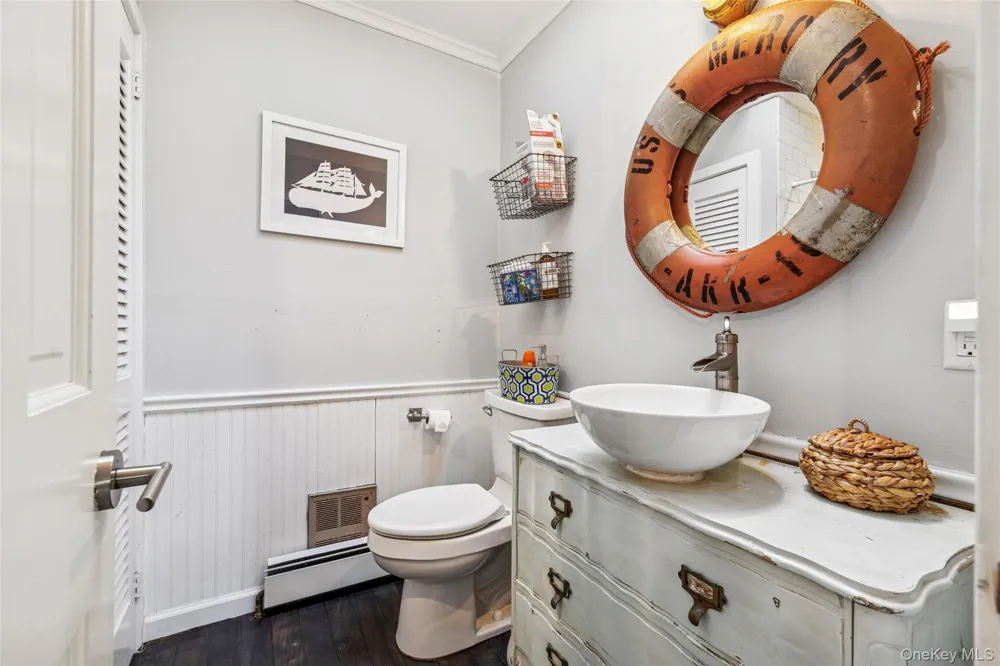 212 LUMBER LN Bridgehampton, NY 11932