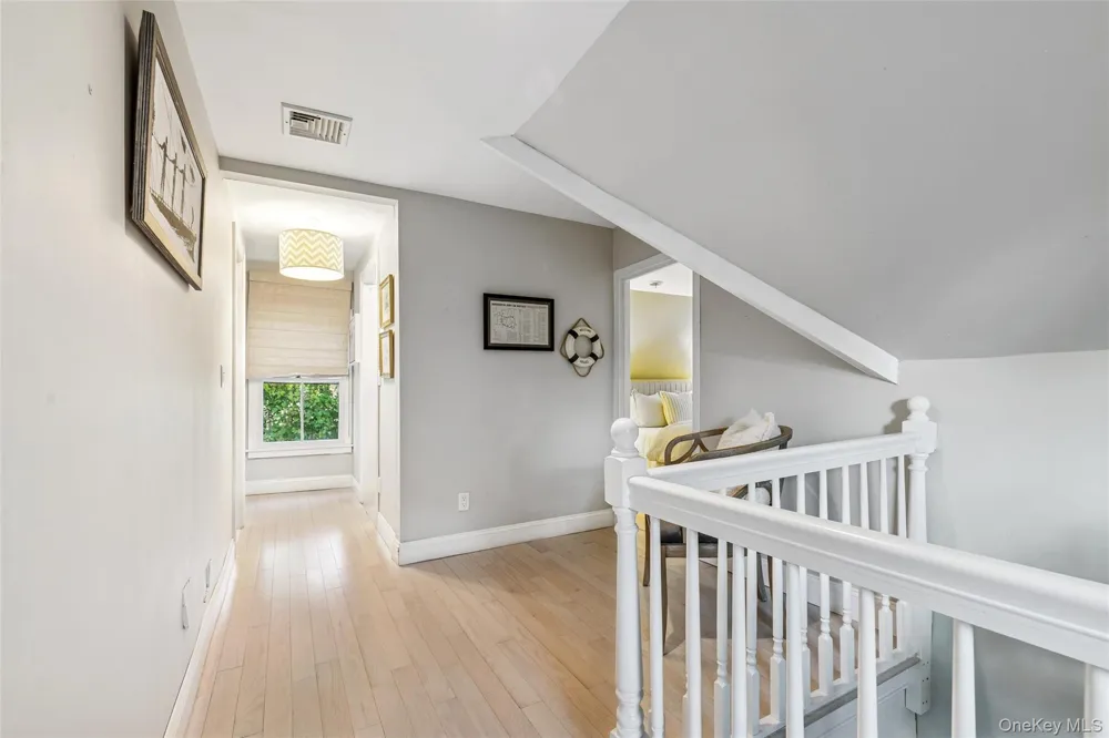 212 LUMBER LN Bridgehampton, NY 11932