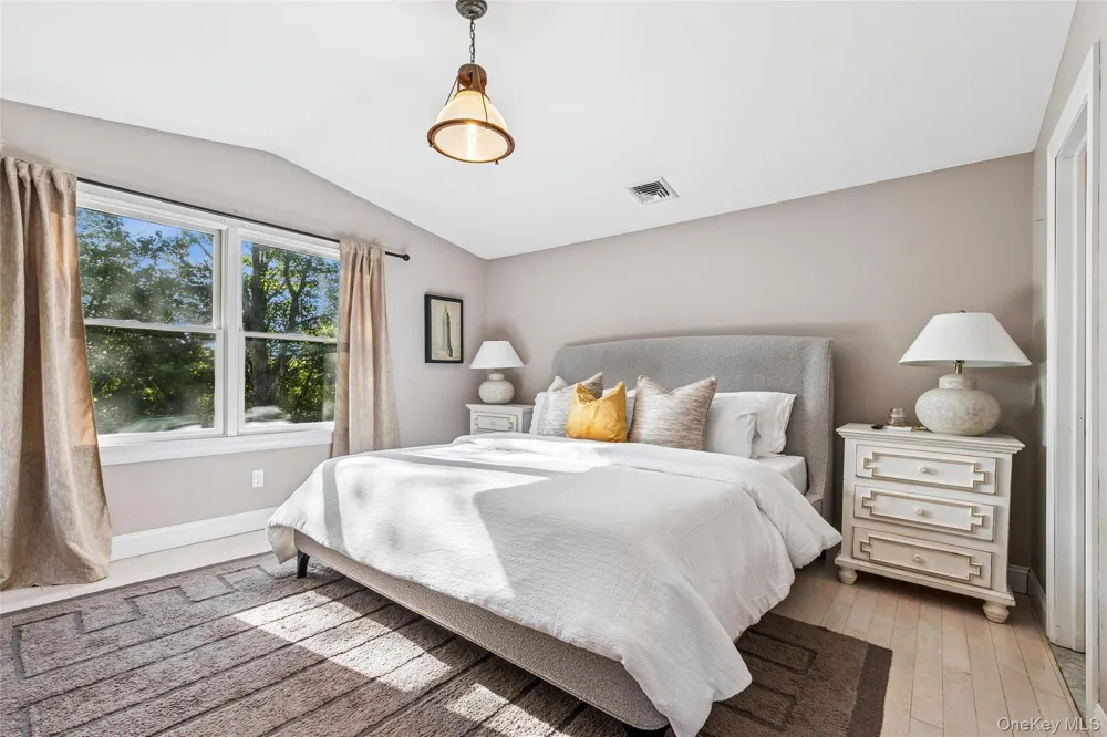 212 LUMBER LN Bridgehampton, NY 11932