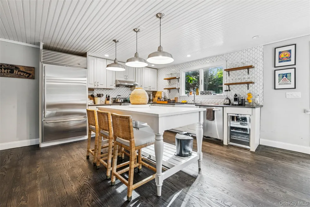212 LUMBER LN Bridgehampton, NY 11932