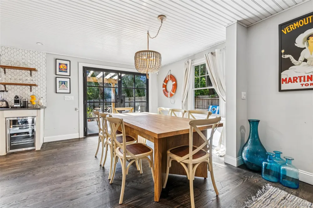212 LUMBER LN Bridgehampton, NY 11932