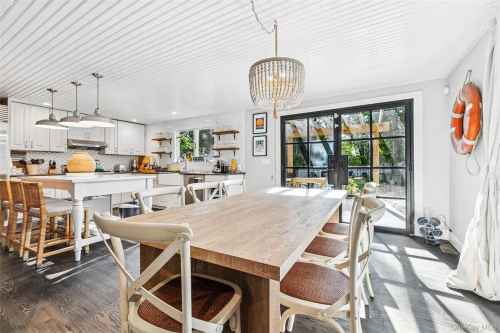 212 LUMBER LN Bridgehampton, NY 11932