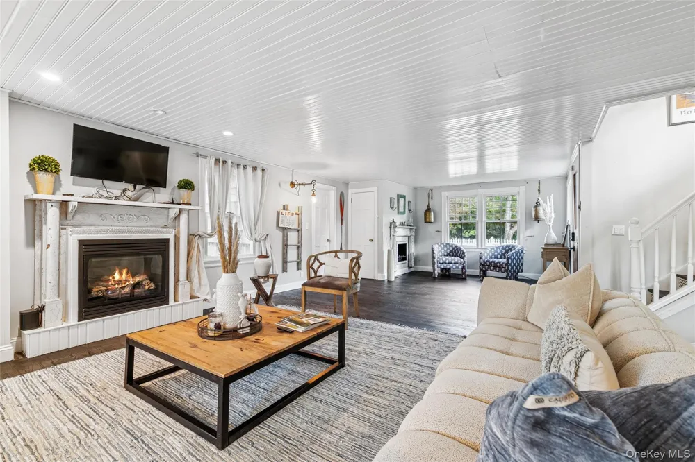 212 LUMBER LN Bridgehampton, NY 11932
