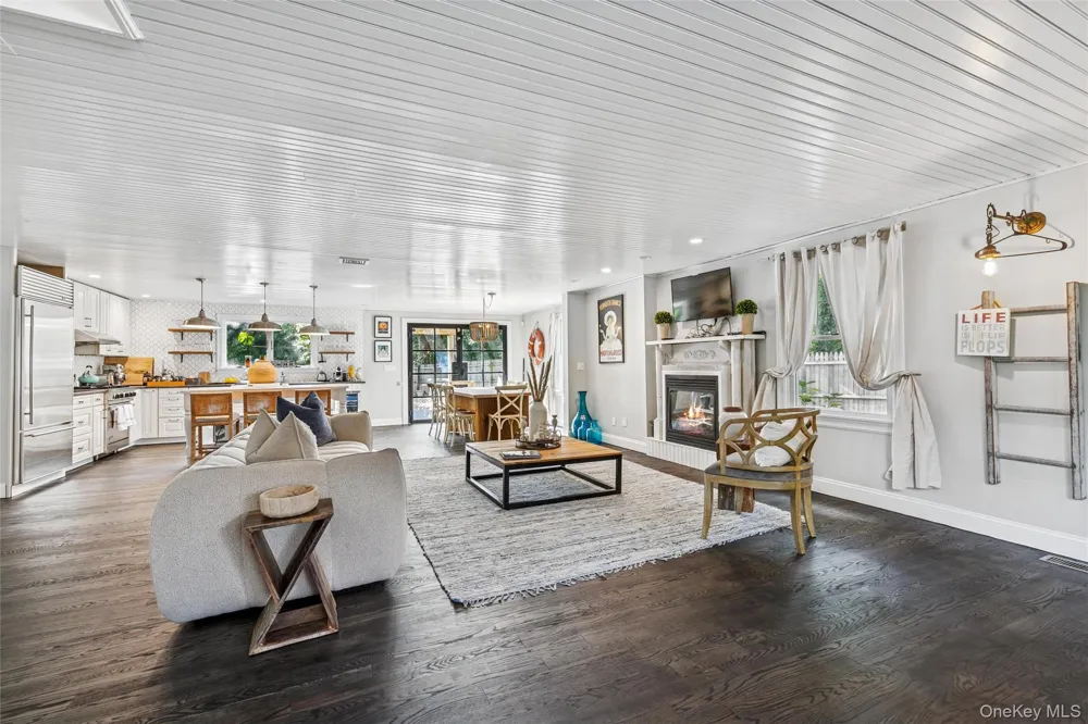212 LUMBER LN Bridgehampton, NY 11932