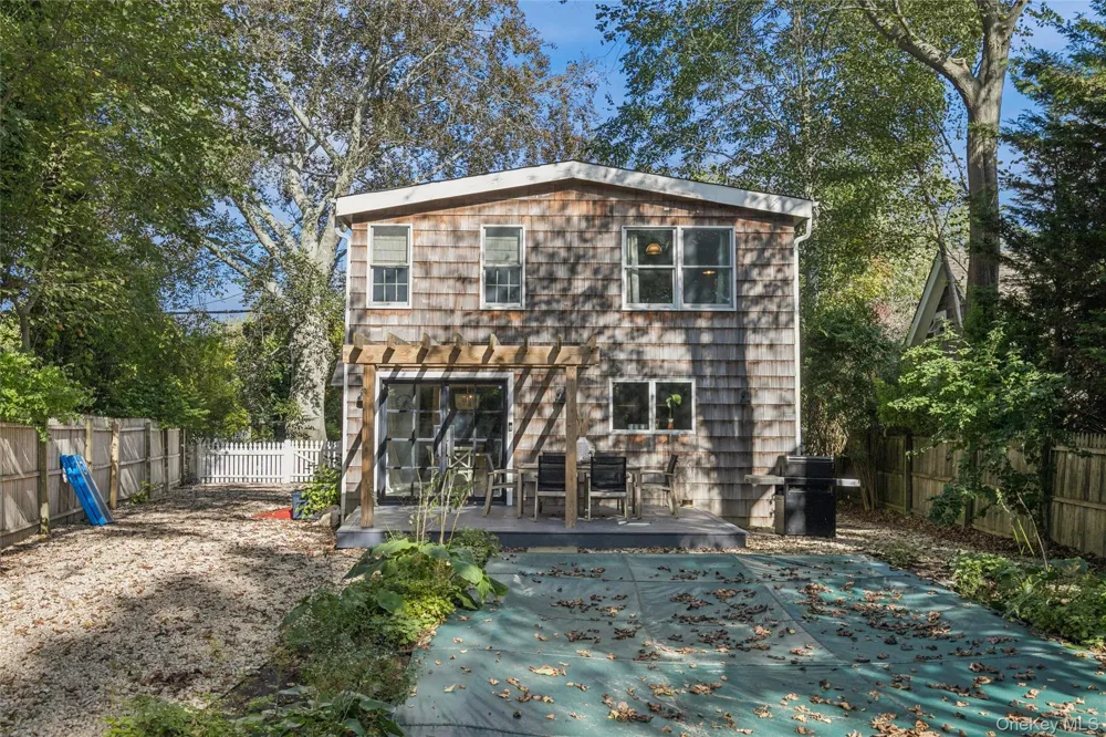 212 LUMBER LN Bridgehampton, NY 11932