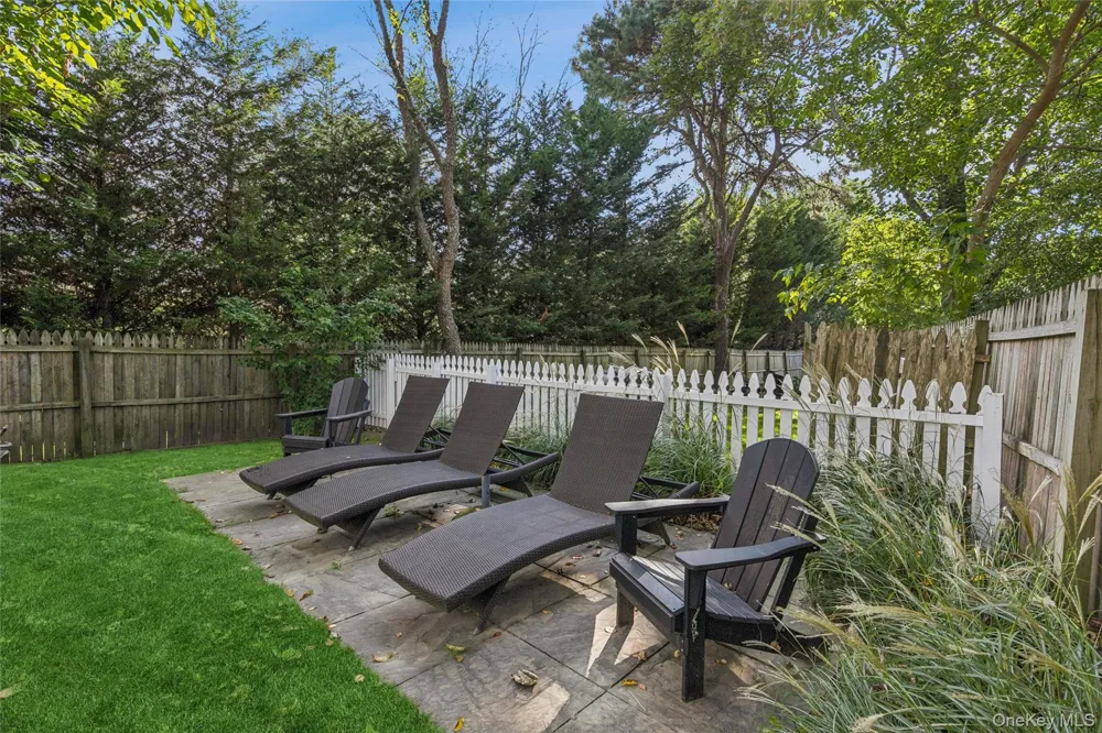 212 LUMBER LN Bridgehampton, NY 11932