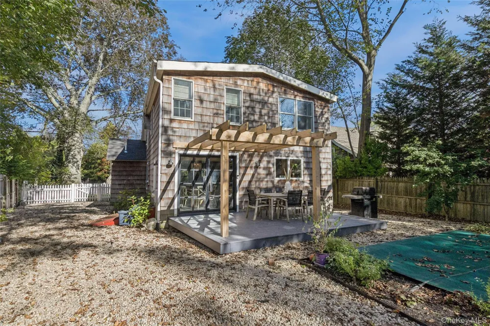 212 LUMBER LN Bridgehampton, NY 11932