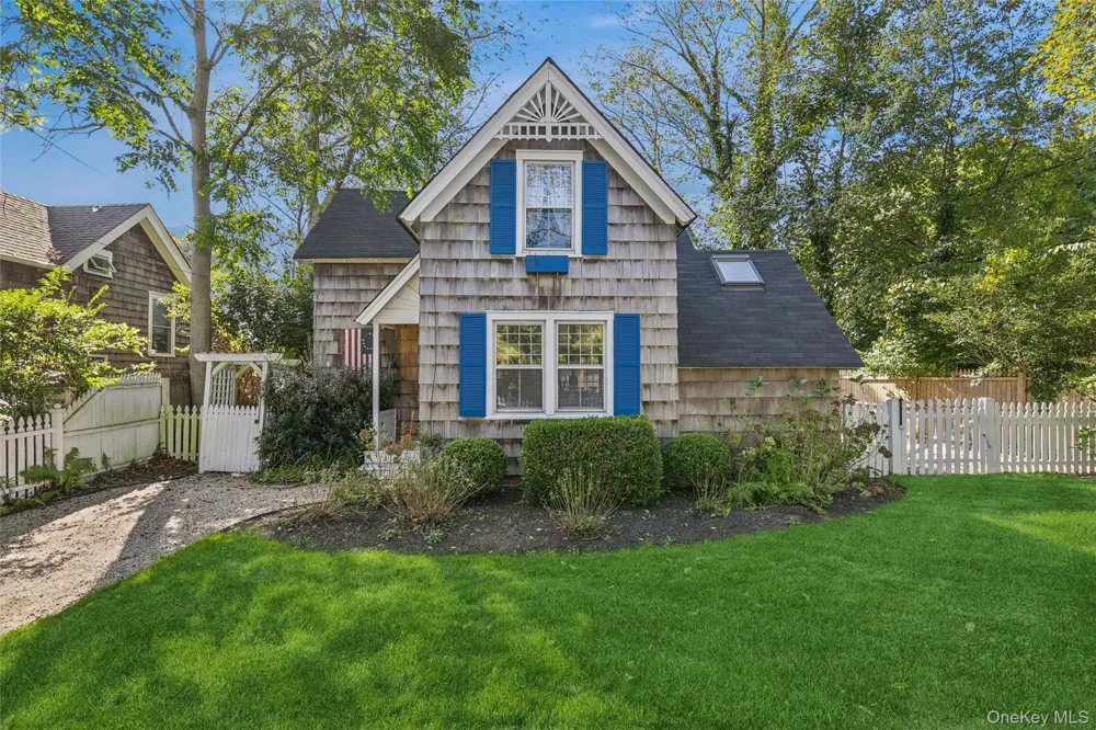 212 LUMBER LN Bridgehampton, NY 11932
