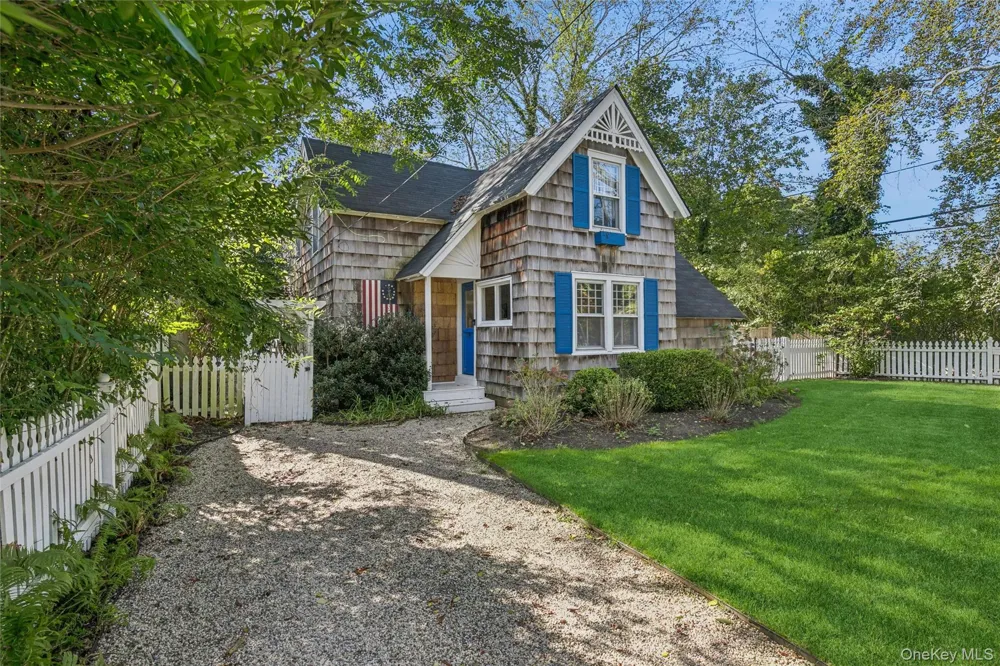 212 LUMBER LN Bridgehampton, NY 11932