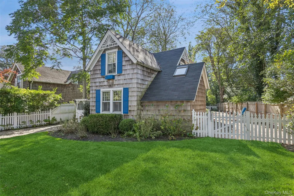 212 LUMBER LN Bridgehampton, NY 11932