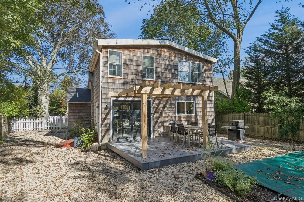 212 LUMBER LN Bridgehampton, NY 11932