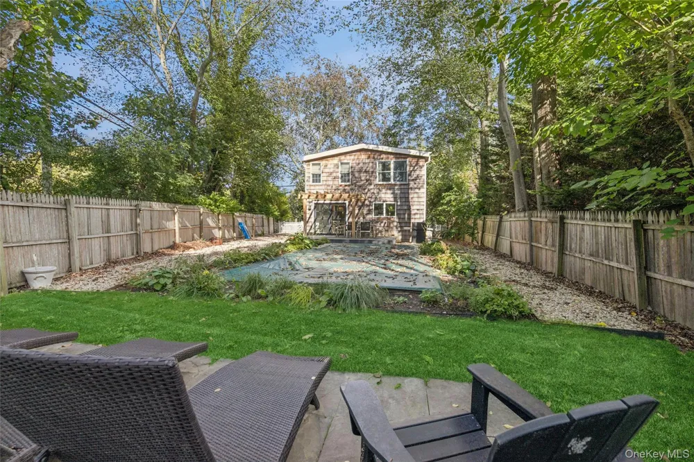 212 LUMBER LN Bridgehampton, NY 11932