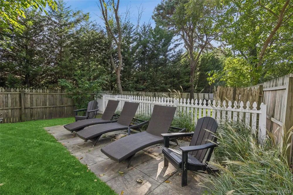 212 LUMBER LN Bridgehampton, NY 11932