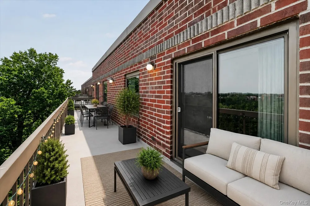 1376 Midland Avenue #801 Yonkers, NY 10708
