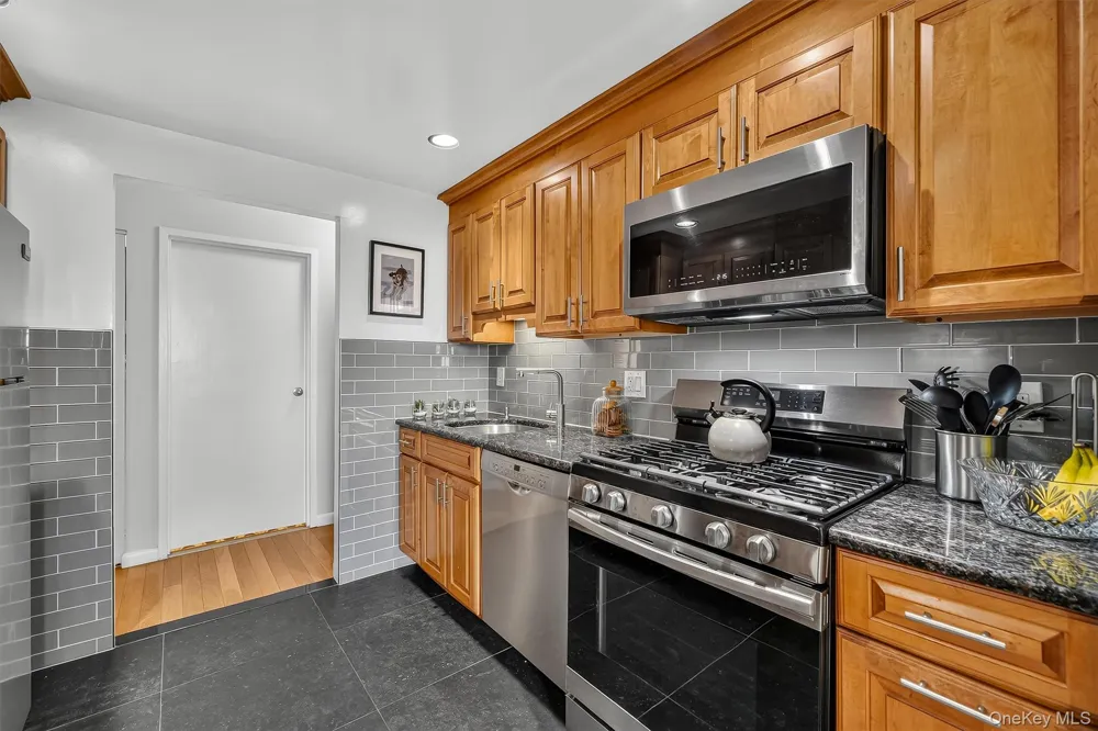 1376 Midland Avenue #801 Yonkers, NY 10708