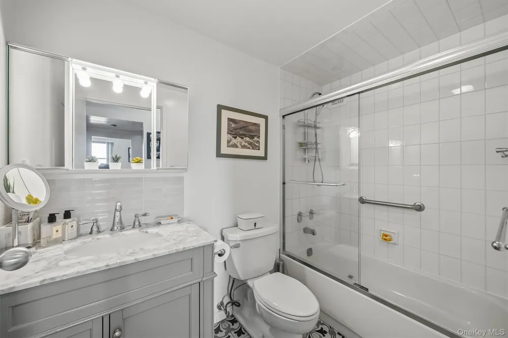 1376 Midland Avenue #801 Yonkers, NY 10708