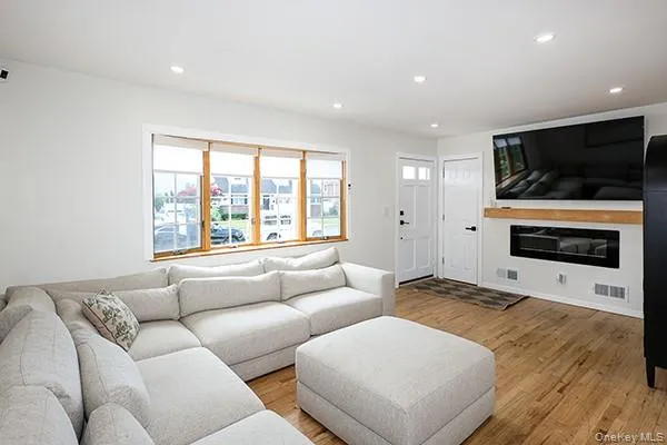 269 Suffolk Avenue Massapequa, NY 11758
