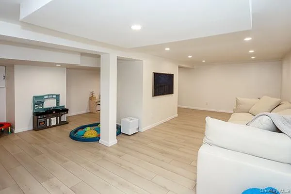 269 Suffolk Avenue Massapequa, NY 11758