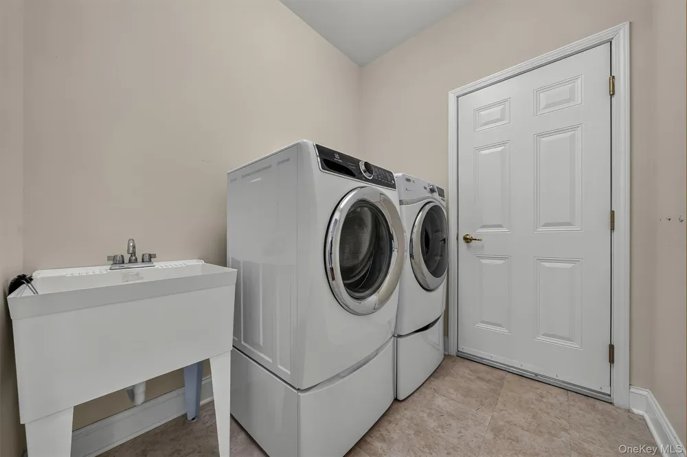 34 Hawthorne Drive Middletown, NY 10940