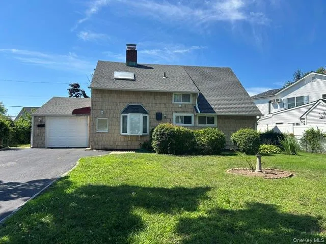 14 Cinder Lane Hicksville, NY 11801