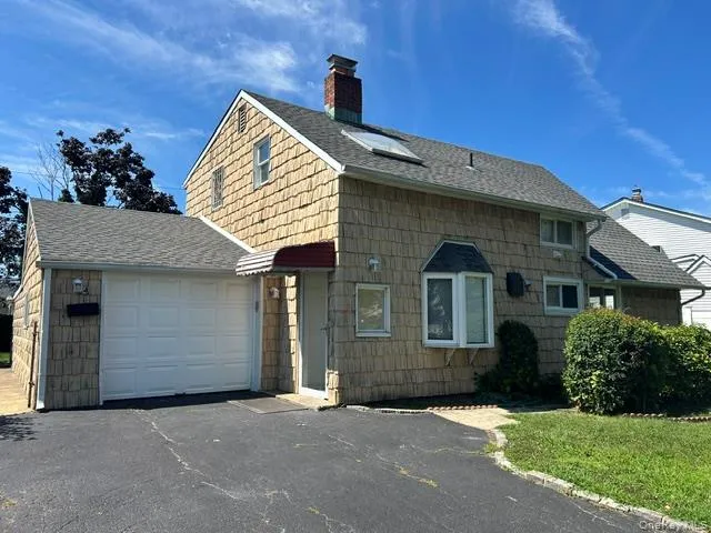 14 Cinder Lane Hicksville, NY 11801
