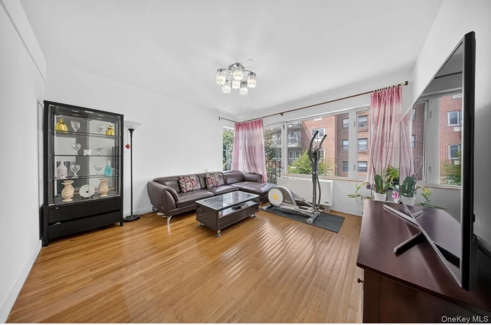 71-28 163rd Street #2A Fresh Meadows, NY 11365